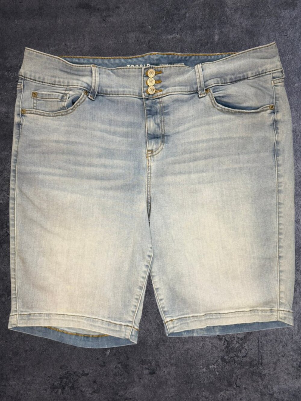 Torrid Women’s Size 22 Jegging Denim Bermuda Shorts (1318)